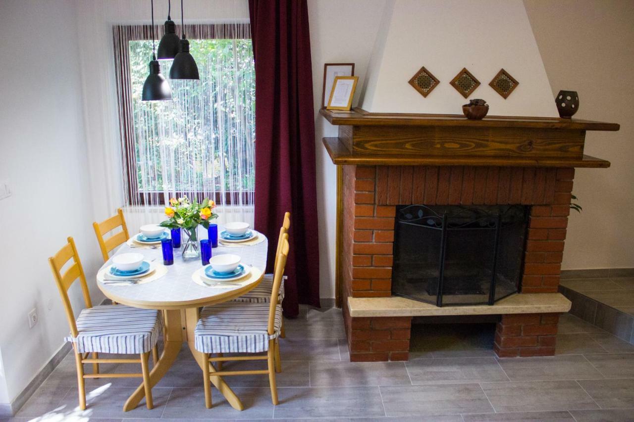 Bilini Garden Apartment Пула Екстериор снимка